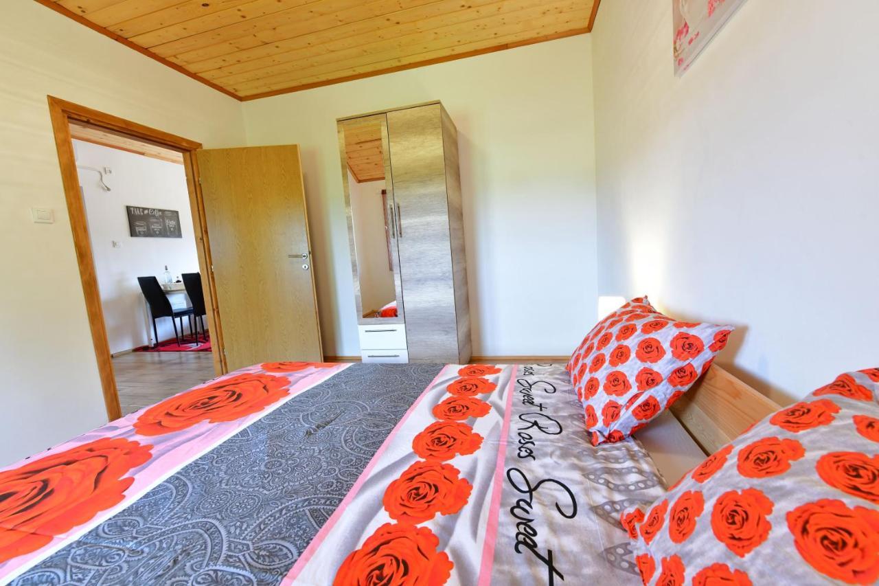 Apartments Laura Раковица Екстер'єр фото